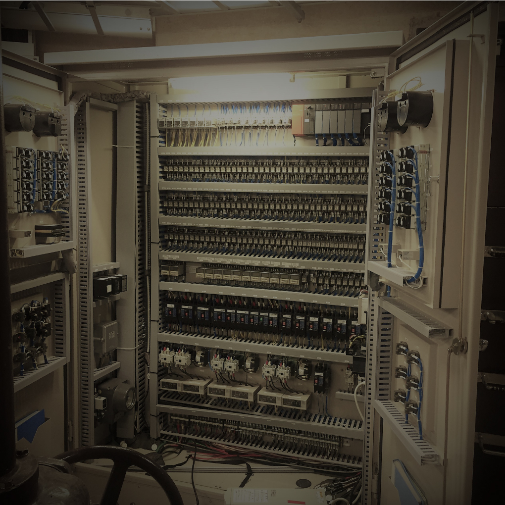 ダムゲート制御盤設置写真13